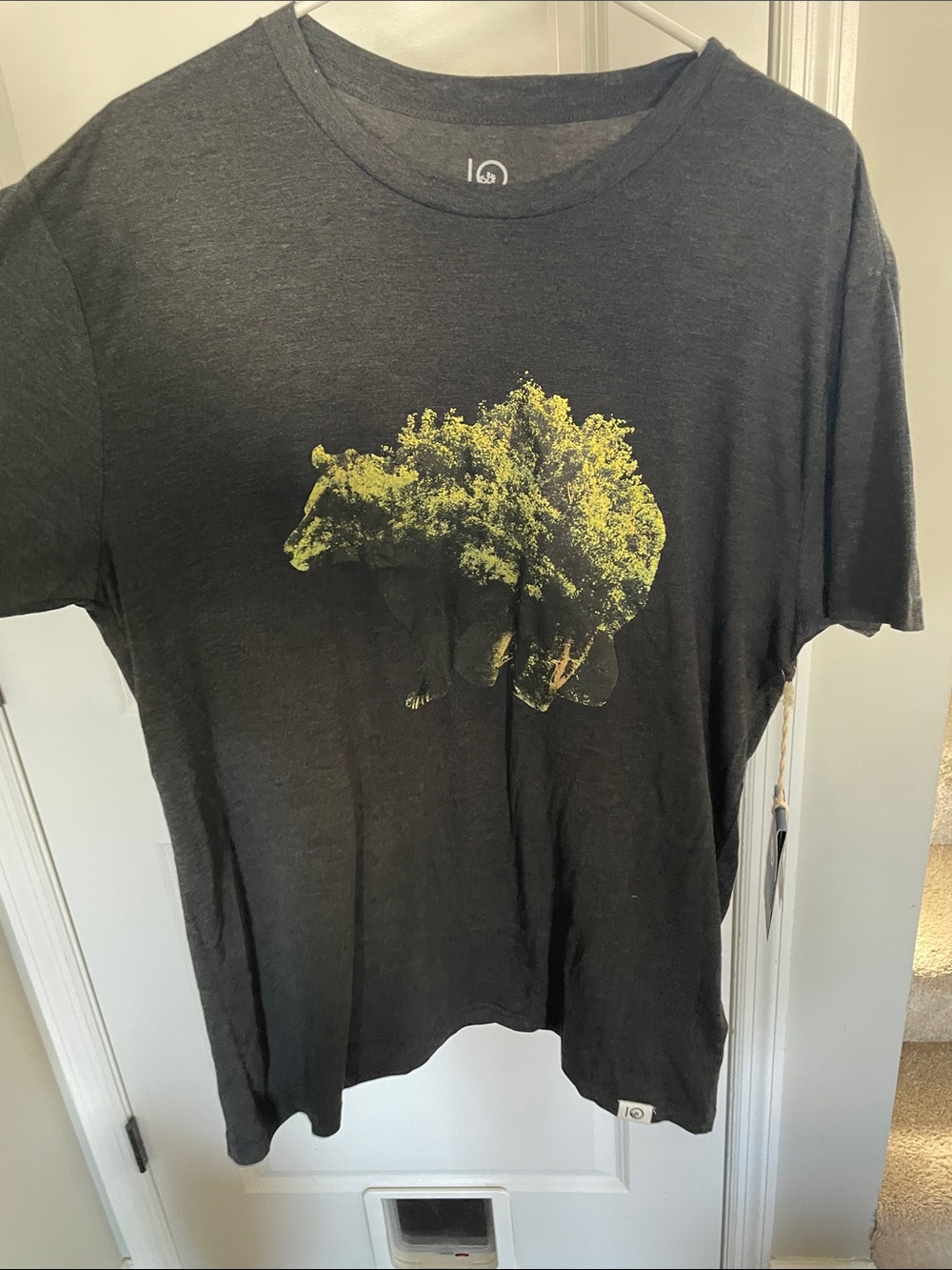 tentree Men’s Black Short Sleeve Tee with Yellow Graphic Bear Tree Large NWT